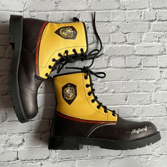 HARRY POTTER | Hufflepuff themed lace up boots - Picture 8 of 12